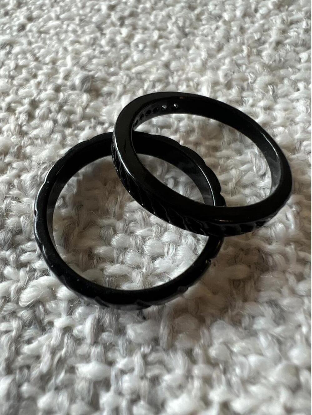 Two Dark Black Rings - Picture 3 of 4